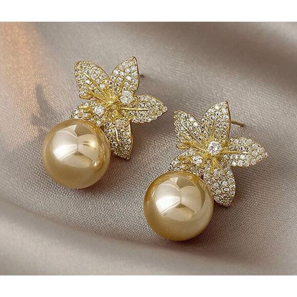 Crystal Flower Champagne Pearl Earrings - Picture 2 of 2